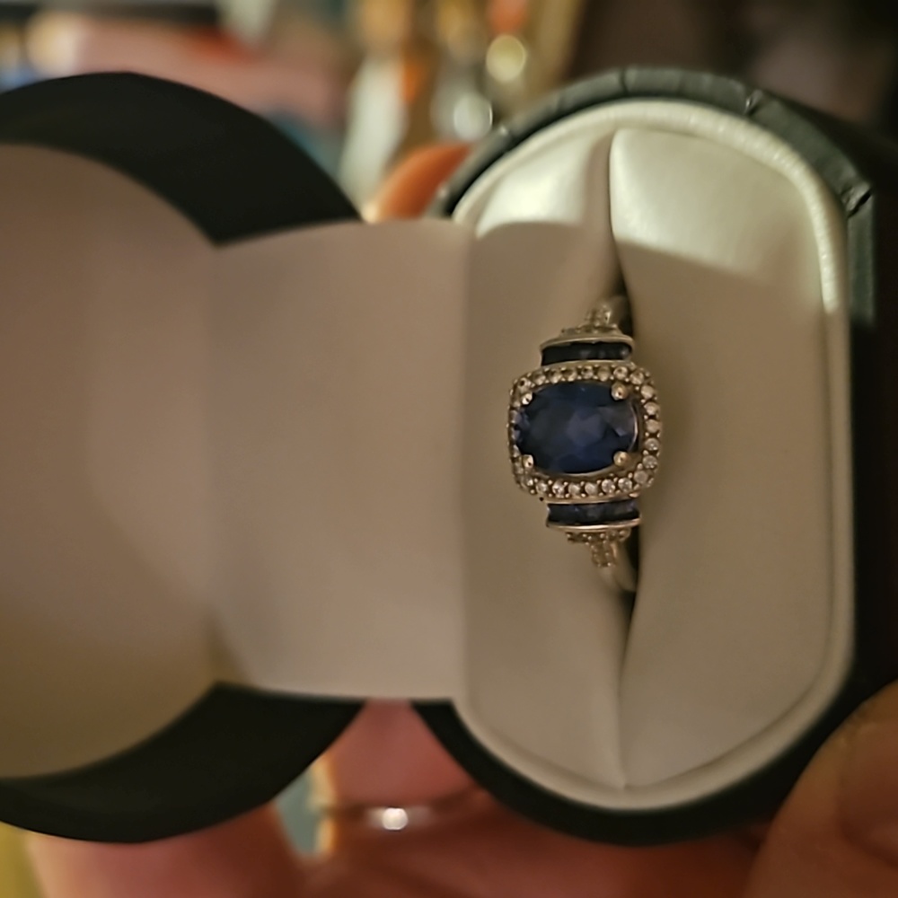 Beautiful 10k gold Lab Created sapphire ring